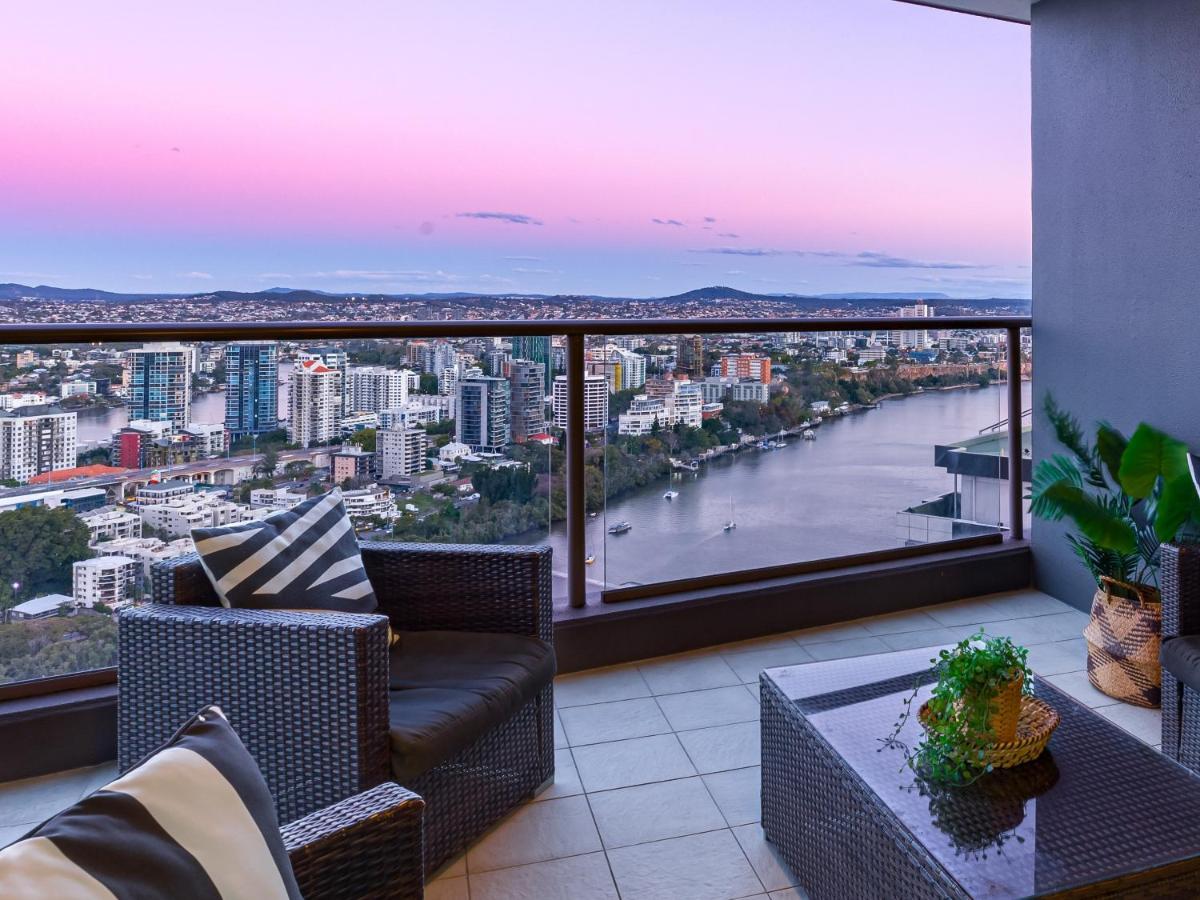African Escape On Level 38 - Balcony With Views Brisbane Bagian luar foto