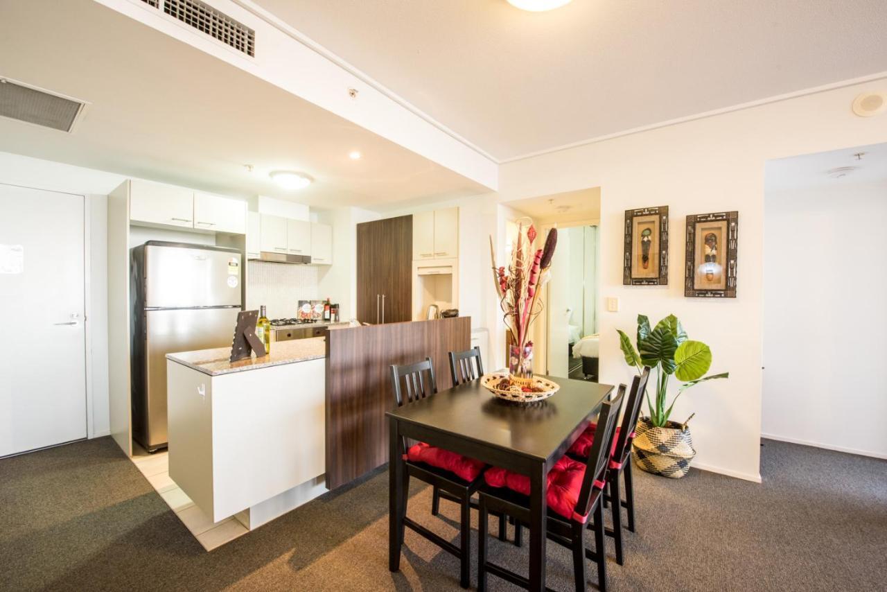 African Escape On Level 38 - Balcony With Views Brisbane Bagian luar foto